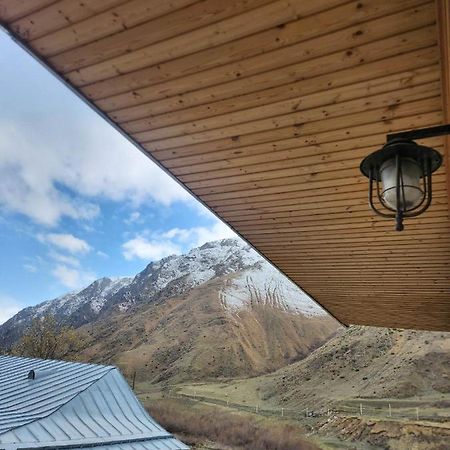 Moon Night Hotel Kazbegi Luaran gambar